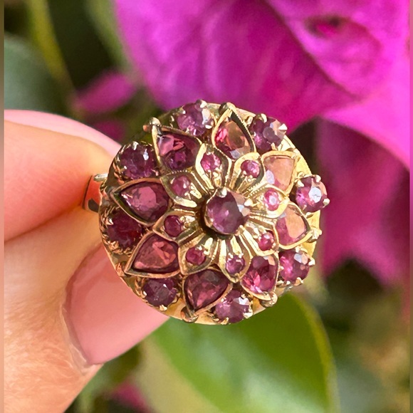 Sold- 18k Yellow Gold Natural Pink Sapphires Ladies Ring - Picture 8 of 17